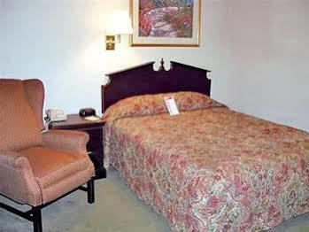 Intown Suites Extended Stay Raleigh Nc- Capital Blvd Exterior foto